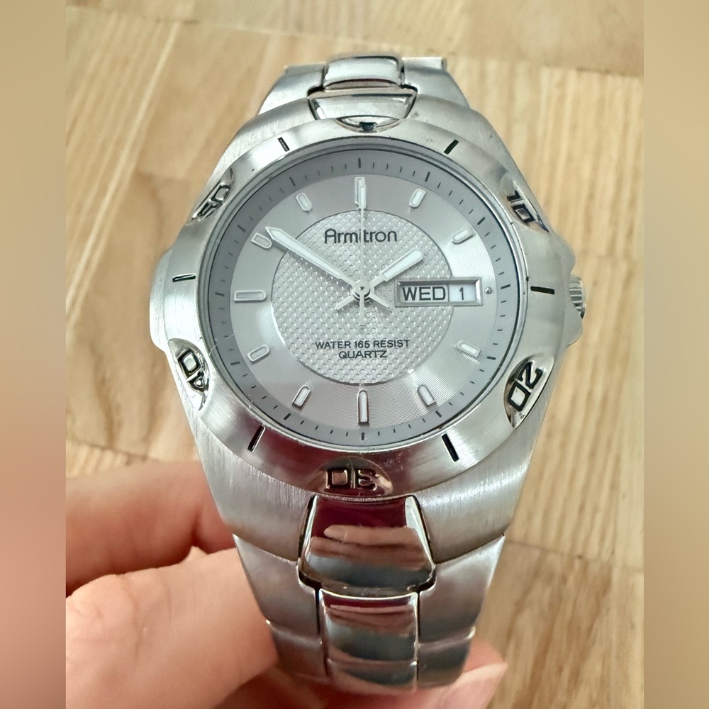 Armitron mens silver tone stainless steel watch NEW BATTERY